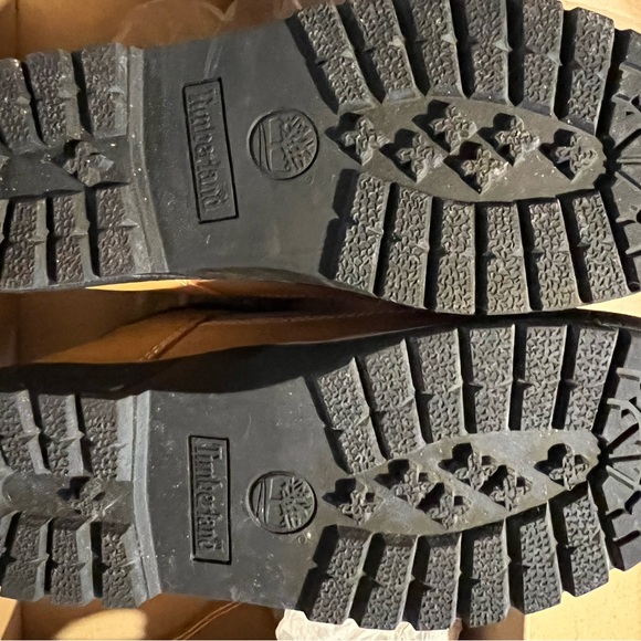 Juniors size 4 Timberland wheat nubuck - Picture 4 of 5